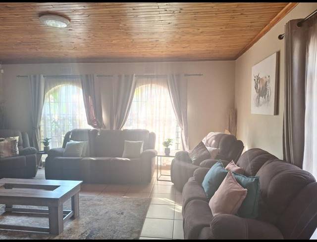 4 BEDROOM HOUSE FOR SALE IN PRESIDENTSDAM